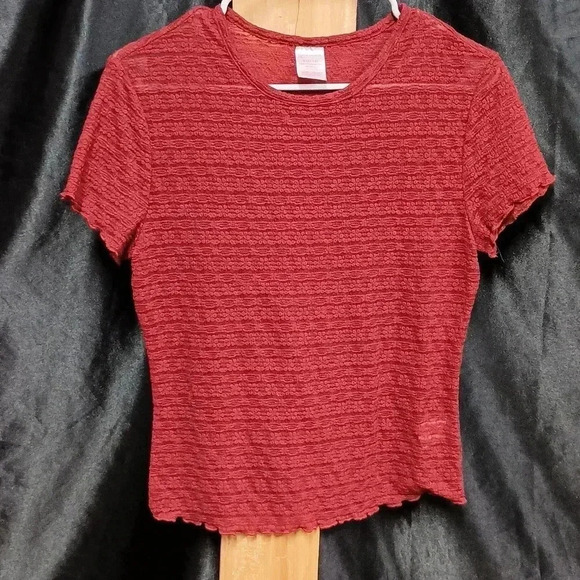 Maroon with lacework style crew neck no boundary size large t-shirt - Picture 1 of 5